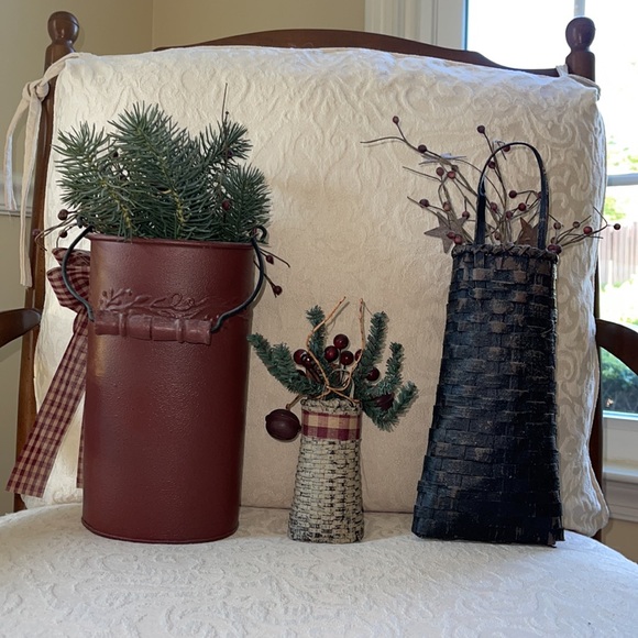 Lot of Country Baskets & Metal Can, rusted metal stars, bells & berries. - Picture 2 of 6